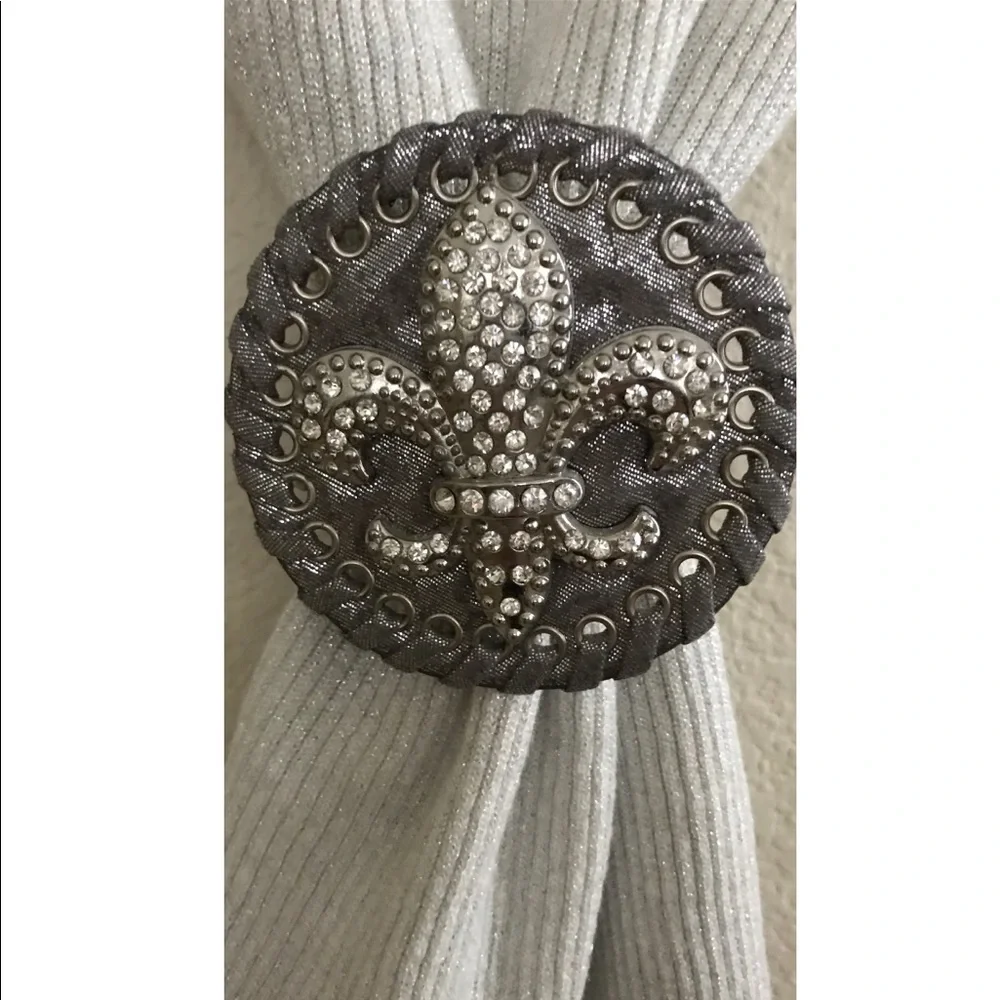 Fleur De Leis Belt in Silver - Picture 5 of 5